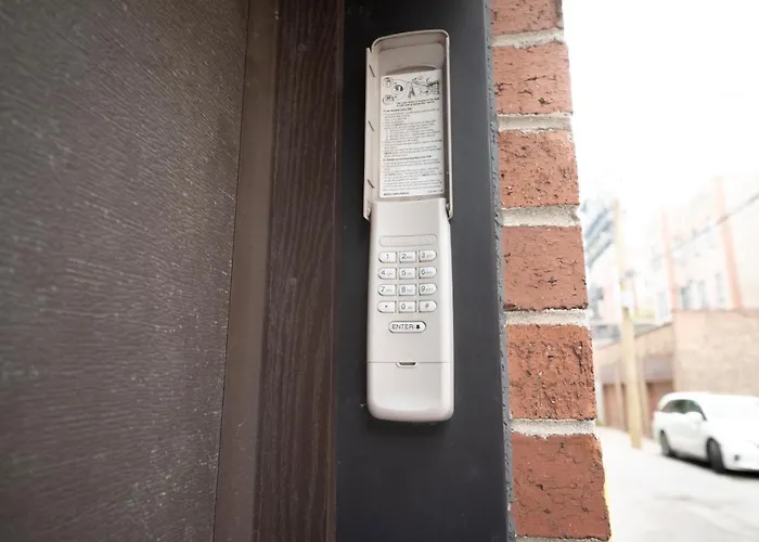 Stone Mansion Sleeps 10-20 Free Tv & Parking Apartamento