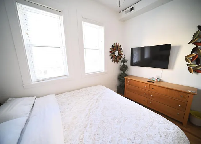 Stone Mansion Sleeps 10-20 Free Tv & Parking Apartamento Chicago