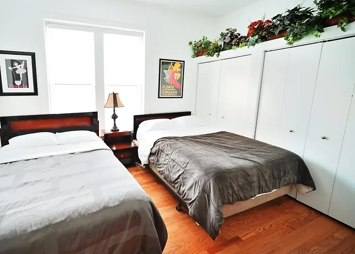 Stone Mansion Sleeps 10-20 Free Tv & Parking * Chicago